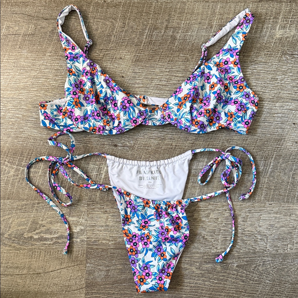 Frankie’s Bikinis Anna Underwire Floral Bikini And Cheeky Bottom Size Large